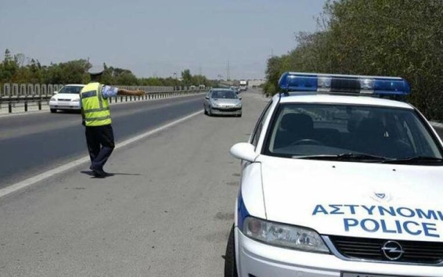 Солени глоби до 2000 евро за пътните нарушители в Гърция