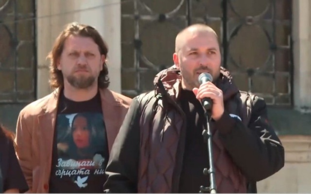 Бащата на Сияна: Благодаря, че вместо да се молите за здравето на децата си, се молите за душите на нашите