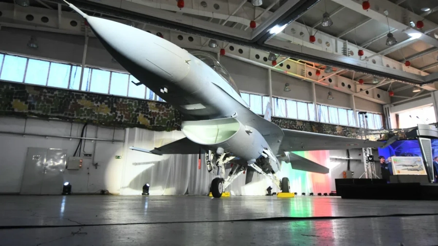 България вдига първите два F-16 на Гергьовден
