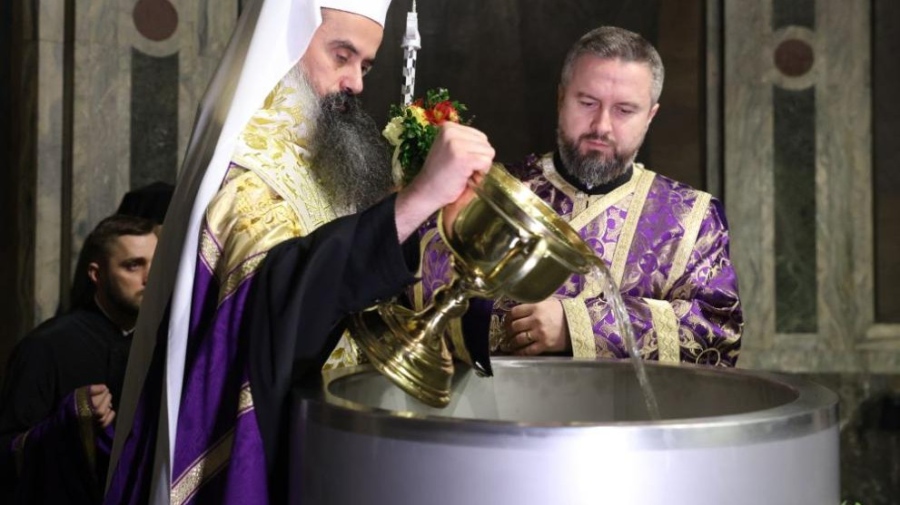 За девети път в историята: Православната ни църква вари свето миро