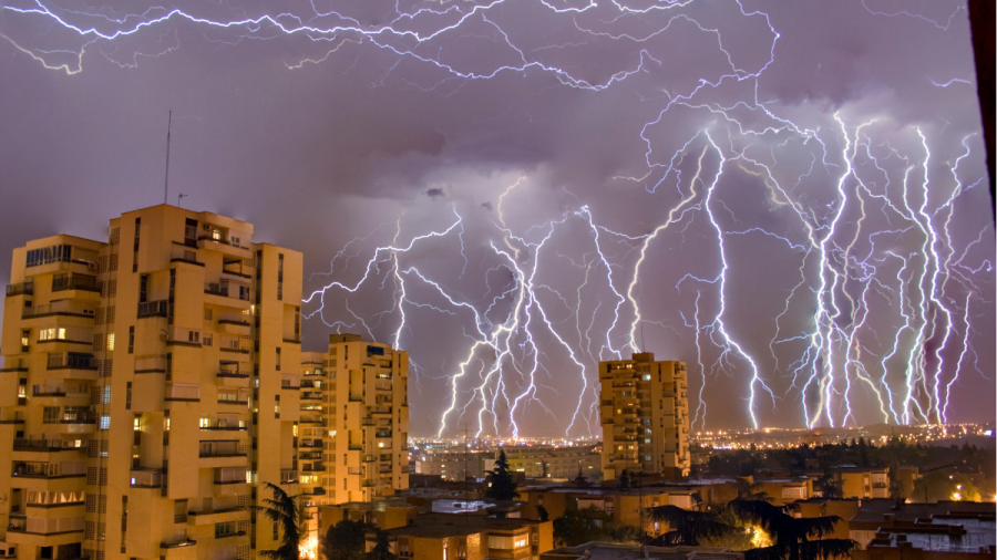 Топ синоптик отсече! Температурите падат, ще вали и гърми