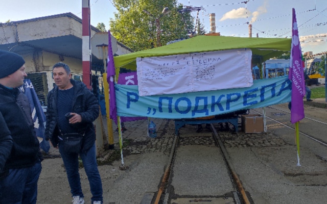 Последният коз на протестиращите транспорти работници: Окупация и спиране на метрото