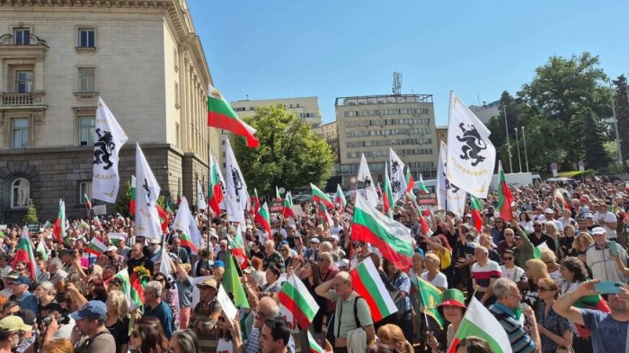Протестът в София срещу еврото, който се оказа незаконен, приключи