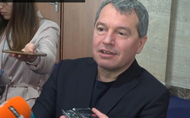 А каква заплата взема Тошко Йорданов? Не, не е 7 бона, както каза