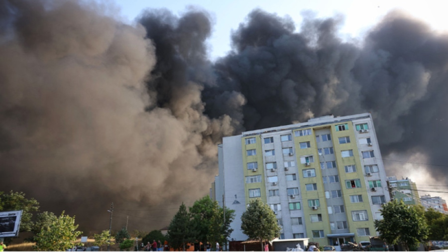 Напълно загасен е пожарът в цеха за пластмаса в Средец