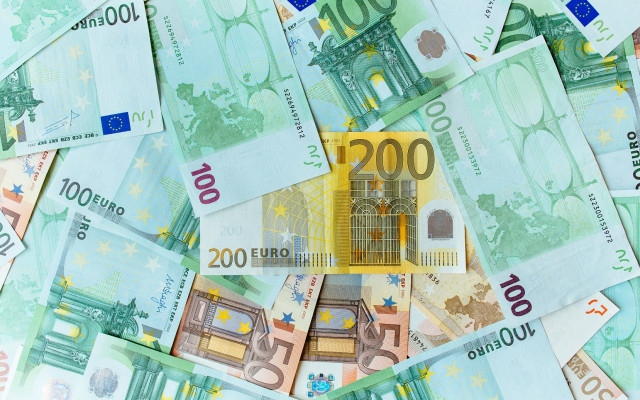 Как е правилно: Евро, евр, еврота? И къде се слага ударението?