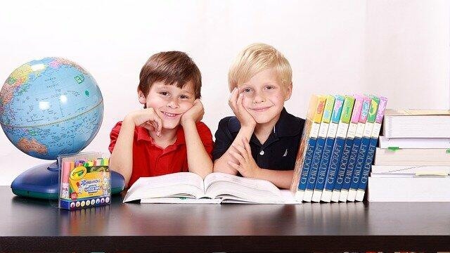 Държавата дава 300 лева помощ за първокласниците