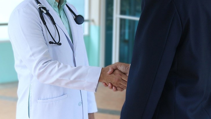 Обсъждат потребителска такса от 4 евро при личните лекари