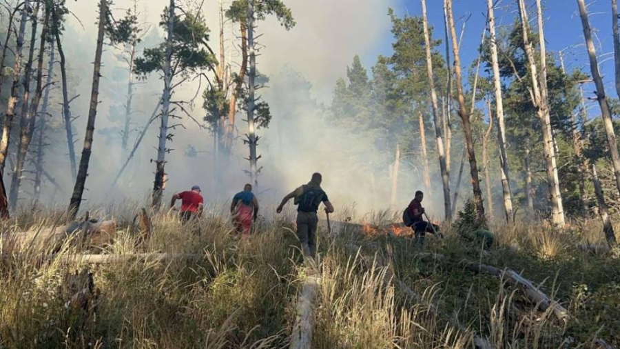 Пожарът в Национален парк „Рила“ се разраства