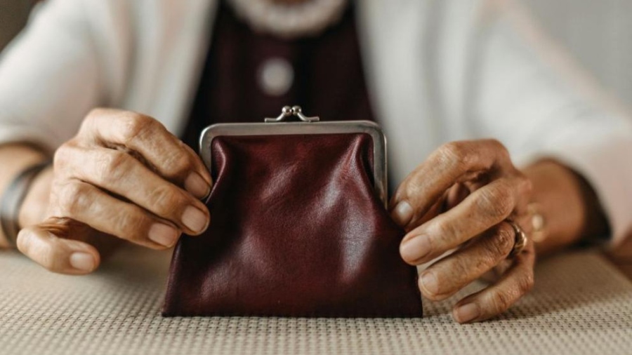 Средната възраст за пенсиониране у нас надвишава законовата с повече от година