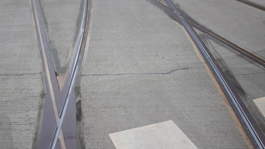 Трамвай дерайлира при гара „Подуяне“ в София