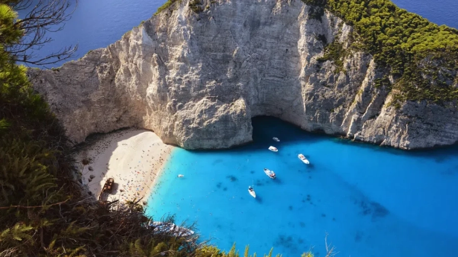 Българските туристи са изхарчили най-много пари в Гърция през лятото