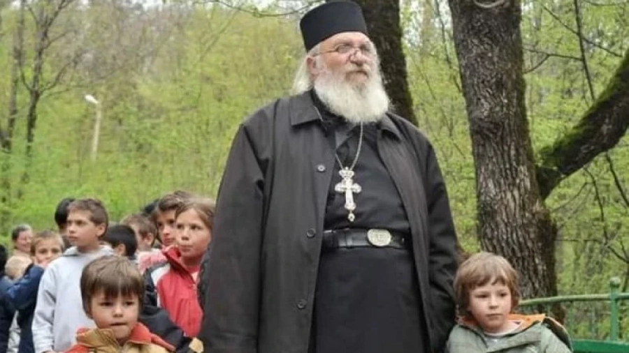 Кой е отец Иван?: Закрилникът на бедни и бездомни