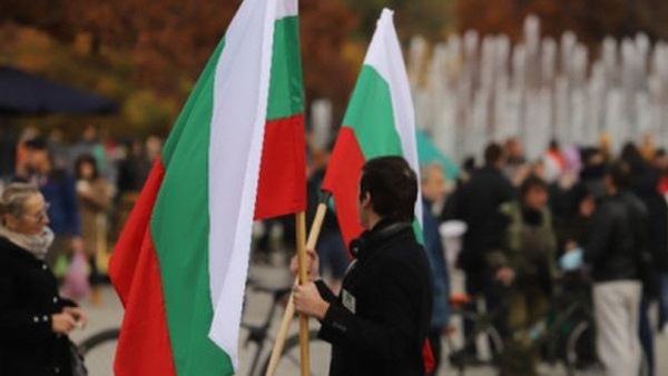 Учителите са готови на протести, ако МОН им вмени да събират и съхраняват телефоните