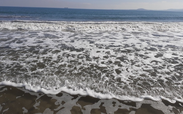 Слънчево и топло в страната, морето се кротва