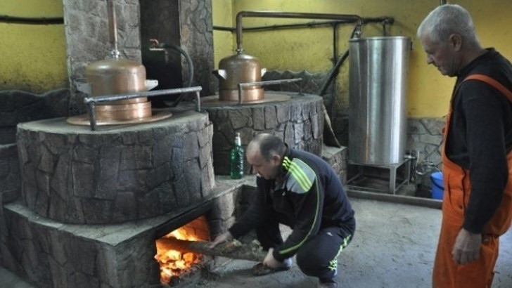 Ограничават до 30 литра варенето на домашна ракия