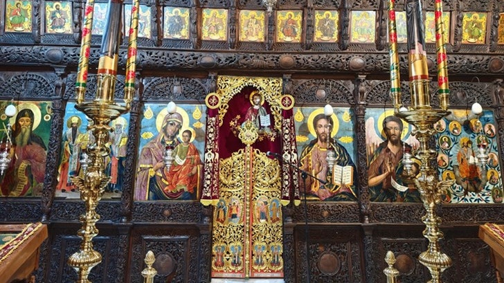 Църквата почита светец лечител, народът подготвя зимнина