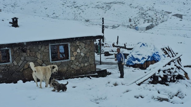 Сняг натрупа недалеч от Черно море