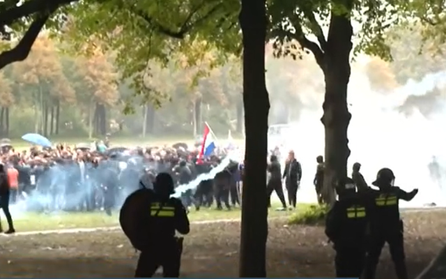 Сблъсъци между полицията и протестиращи срещу мигрантите в Нидерландия