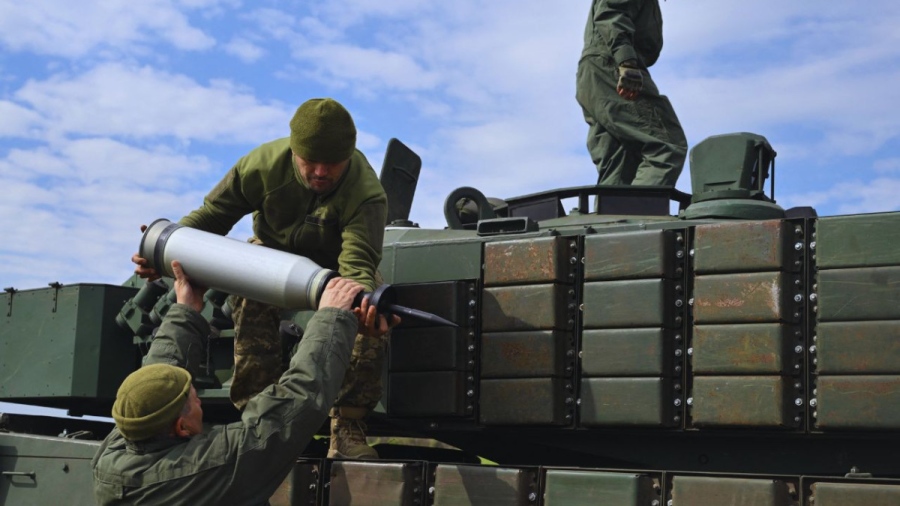 От дронове до ракети: Украйна цели глобални износи на оръжие