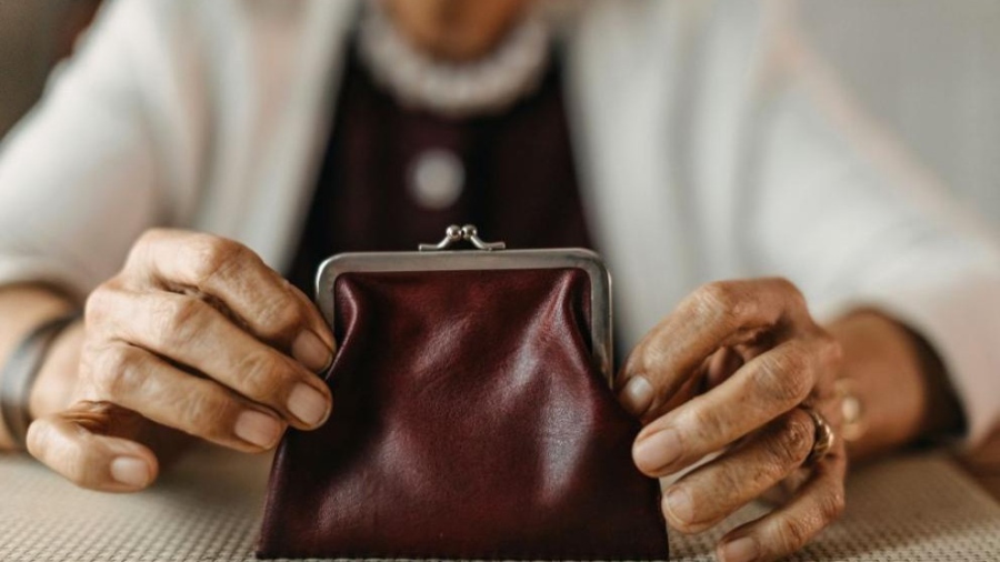 Обявиха кога ще започне изплащането на пенсиите за октомври