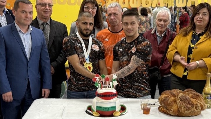 Ангел Русев и Дениз Данев излизат утре на Световното по вдигане на тежести