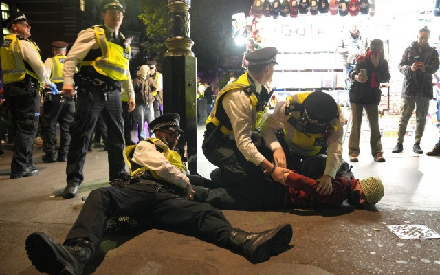 Стотици арести в сърцето на Лондон при протест в подкрепа на Палестина