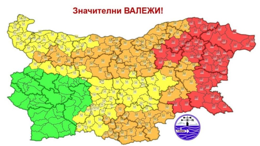 Още по-обилни валежи във вторник: Червен код за цяла Южна България