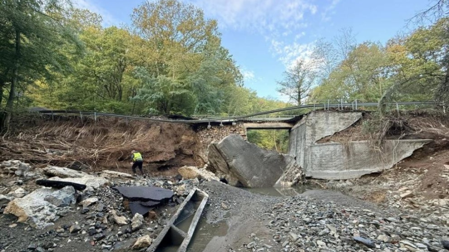 Мост се срути в Бургаско СНИМКИ