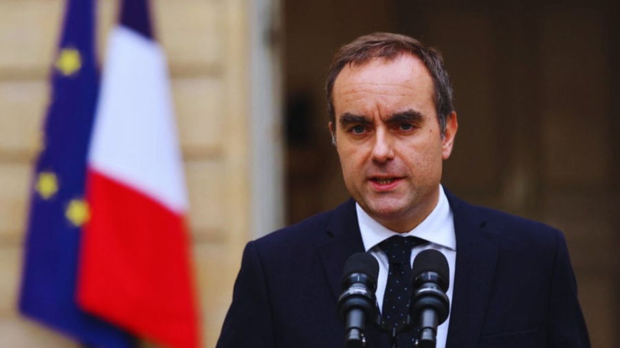 Франция в криза: Премиерът Лекорню подаде оставка часове след обявяването на кабинета