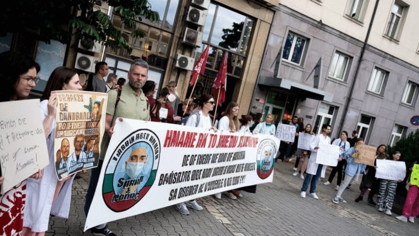 „Погребват българското здравеопазване“: Младите медици отново на протест
