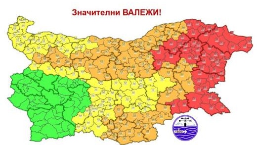 Опасно време във вторник: Къде обявиха червен код за интензивни валежи