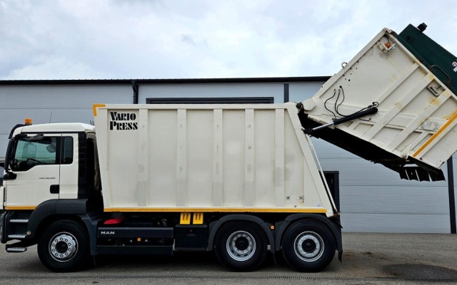 Екофондация събра 80 бона и купи два боклукчийски камиона за закъсалите райони в София