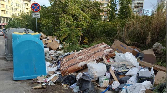 Граждани се оплакват от струпване на отпадъци и в части на район &quot;Студентски&quot;