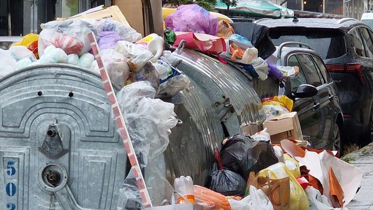 Продължава кризата с боклука в столицата