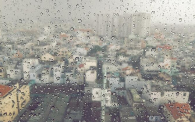 Студен фронт ни носи дъжд, от 15°С до 17°С днес