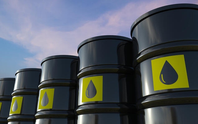 Петролът поскъпна с близо 4% след наложените от САЩ санкции на &quot;Роснефт&quot; и &quot;Лукойл&quot;