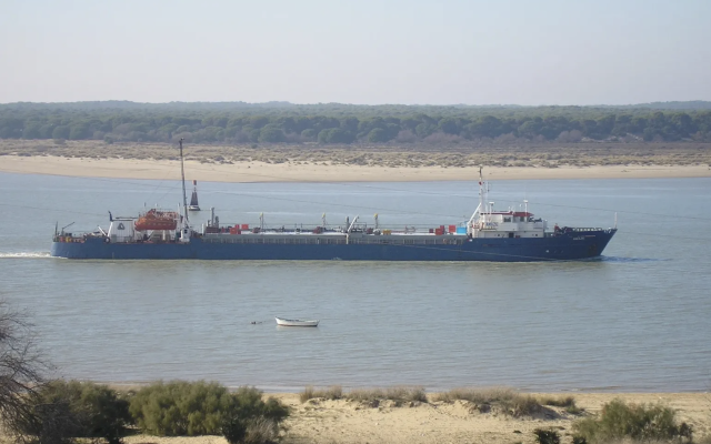 Двамата украински моряци от кораба-фантом избягали от Путин, руското ВМФ им дало хляб и вода и ги пуснало