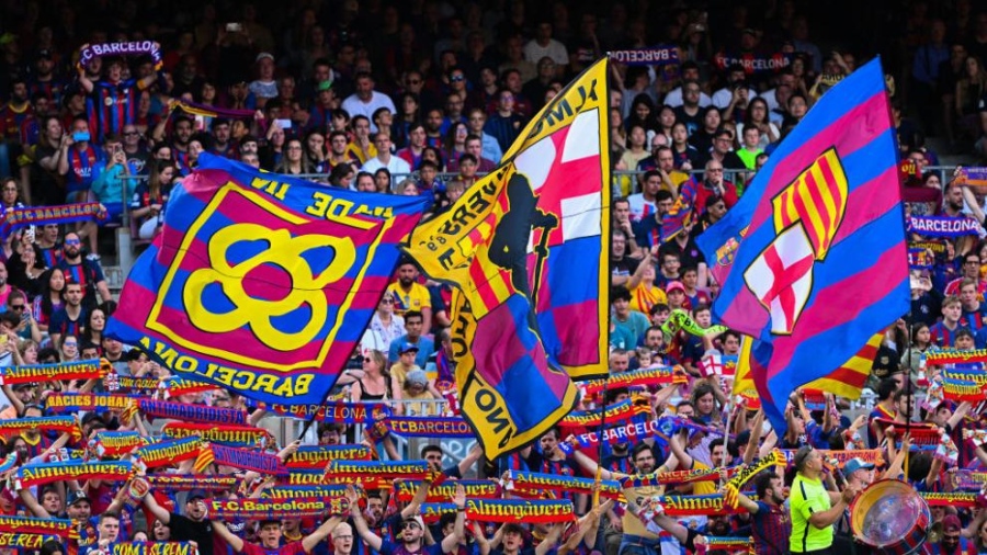 Автобус с фенове на ФК „Барселона“ се запали в Белгия