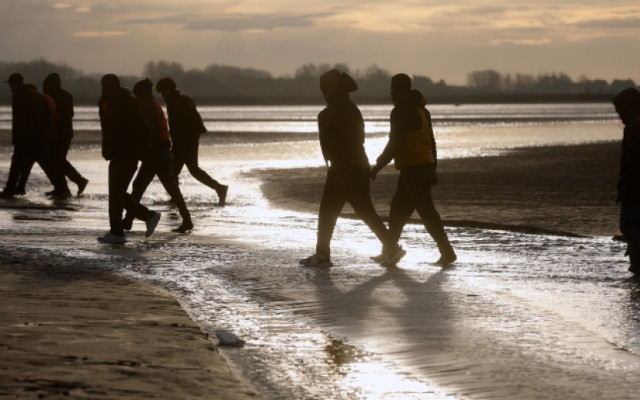 Протест във Великобритания срещу плановете за настаняване на мигранти във военен обект