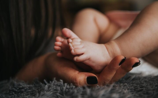 Колко дни майчинство се плащат в различните държави. А у нас?