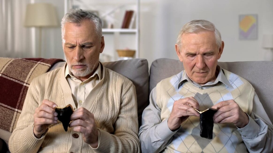 Уникална новина за милиони пенсионери! Какви помощи им се полагат