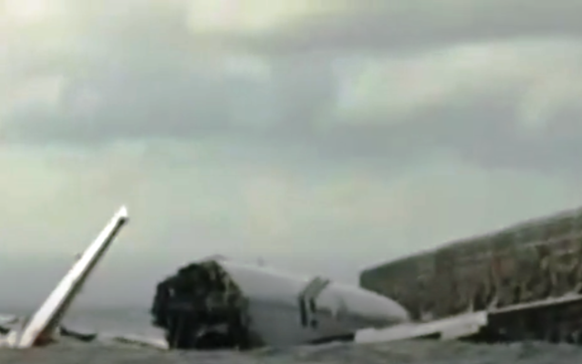 Намерена е черната кутия на разбилия се турски военен самолет, издирват още едно тяло