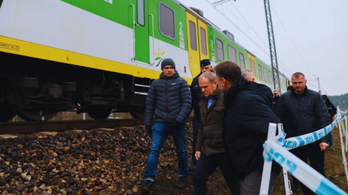 Полша в повишена готовност след „безпрецедентен“ саботаж на железопътна линия с възможна руска следа