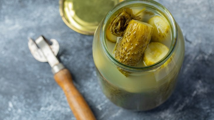 Спряха внос на кисели краставички с парацетамол и риба с живак