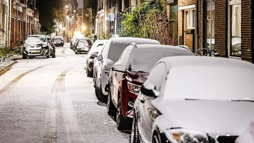 Сняг натрупа до София. Европа е в снежен капан