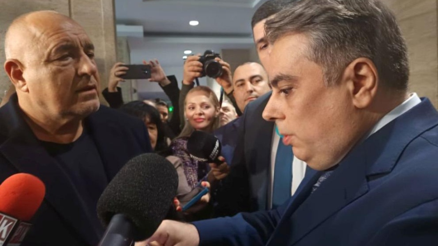 Спор между Борисов, Василев и Мирчев в кулоарите на парламента, размениха си остри думи