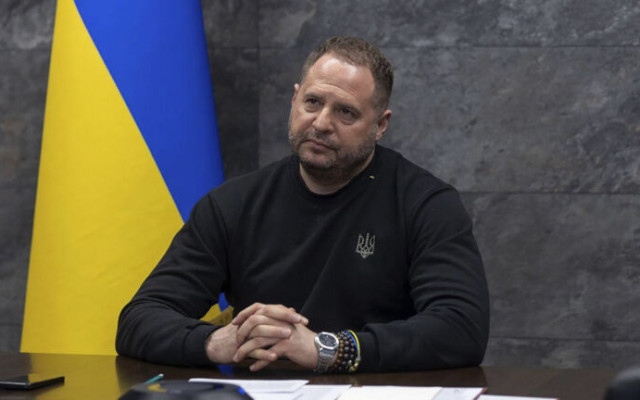 Разследваният за корупция Андрий Ермак отива на фронта