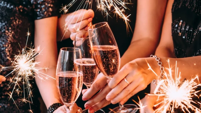 Какви са цените за 8 декември, Коледа и Нова година 2025