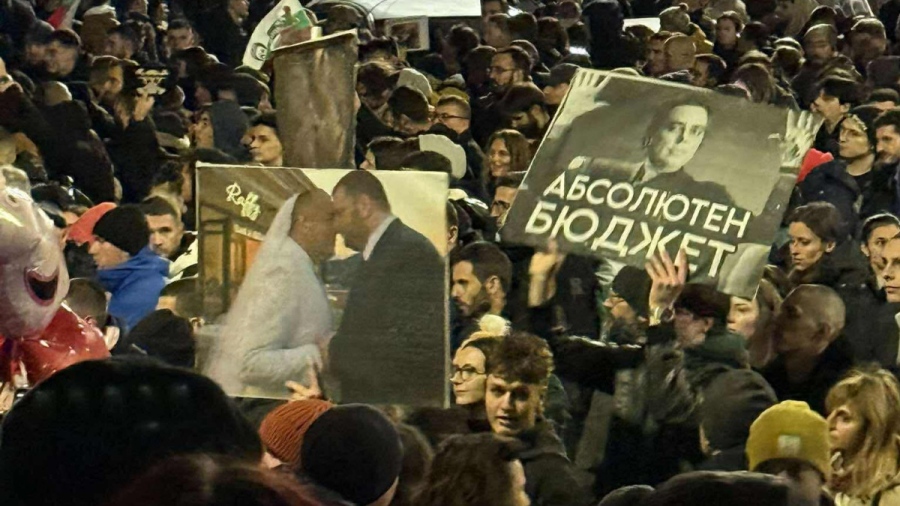 "Време е да тръгнем - България е наша": Кирил Петков подкани протеста към централите на ДПС и ГЕРБ